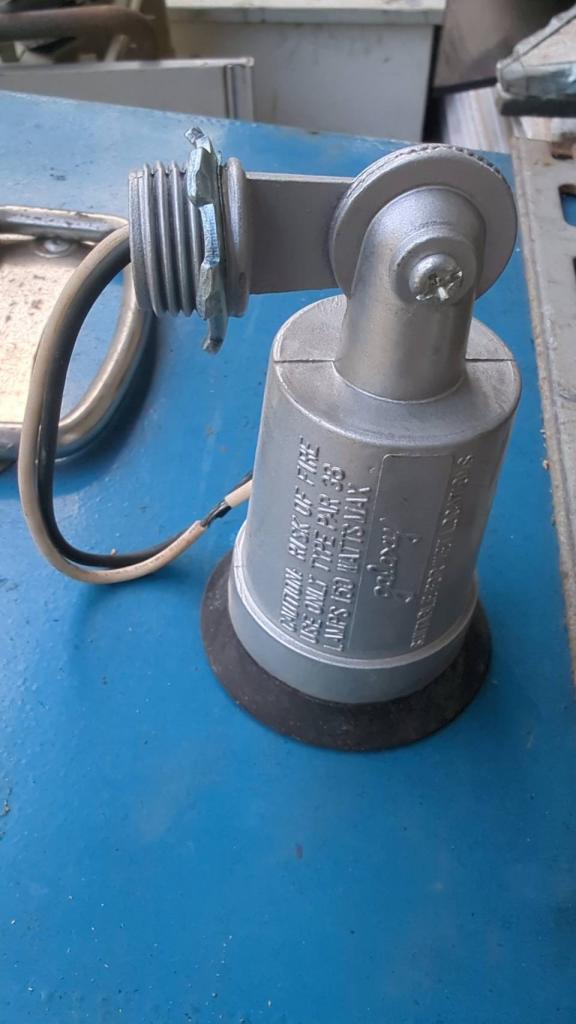 可調照射角度之鋁製燈座